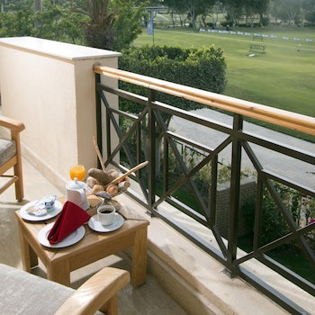 Swiss Inn Pyramids Golf Resort fotoğrafı