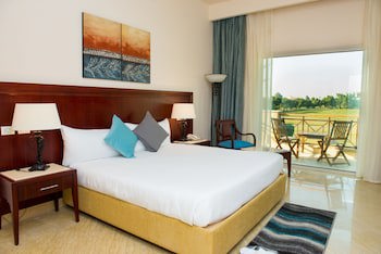 Swiss Inn Pyramids Golf Resort fotoğrafı