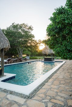 Hotel Punta Teonoste