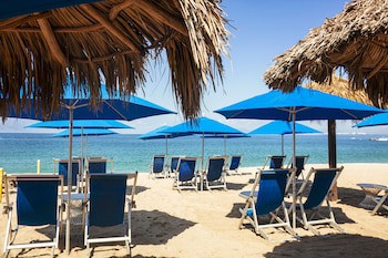 Blue Chairs Resort By The Sea - Adults Only