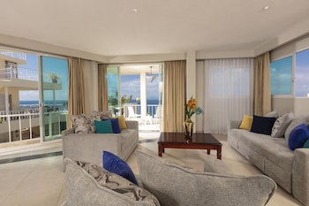 Blue Chairs Resort By The Sea - Adults Only