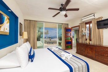 Blue Chairs Resort By The Sea - Adults Only