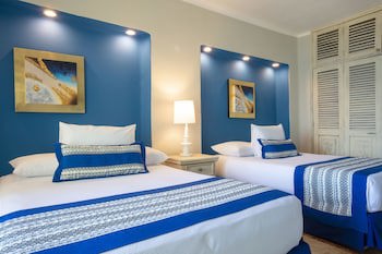 Blue Chairs Resort By The Sea - Adults Only