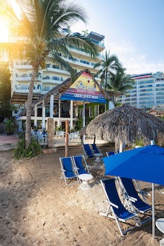 Blue Chairs Resort By The Sea - Adults Only