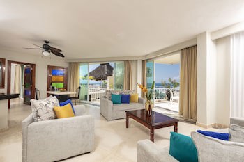 Blue Chairs Resort By The Sea - Adults Only