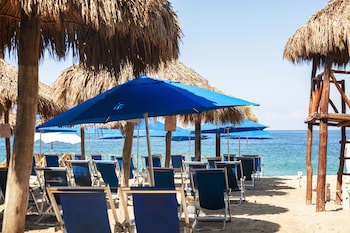 Blue Chairs Resort By The Sea - Adults Only