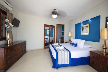 Blue Chairs Resort By The Sea - Adults Only