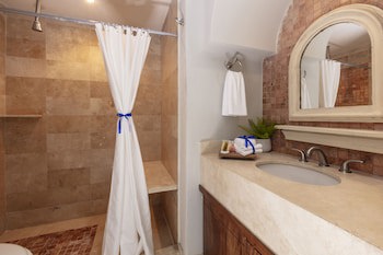 Blue Chairs Resort By The Sea - Adults Only