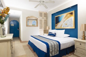 Blue Chairs Resort By The Sea - Adults Only