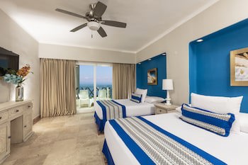 Blue Chairs Resort By The Sea - Adults Only