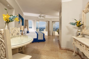 Blue Chairs Resort By The Sea - Adults Only