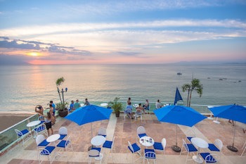 Blue Chairs Resort By The Sea - Adults Only