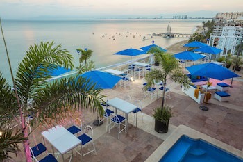 Blue Chairs Resort By The Sea - Adults Only