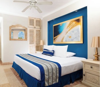 Blue Chairs Resort By The Sea - Adults Only