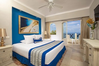 Blue Chairs Resort By The Sea - Adults Only