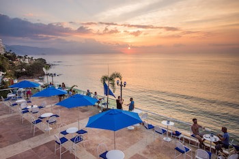 Blue Chairs Resort By The Sea - Adults Only