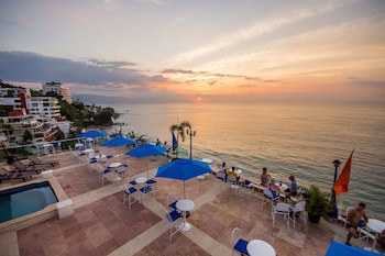 Blue Chairs Resort By The Sea - Adults Only