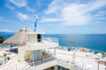Blue Chairs Resort By The Sea - Adults Only