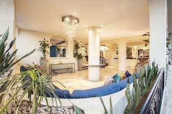 Blue Chairs Resort By The Sea - Adults Only