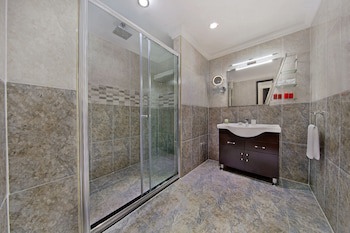 Ezdan Hotel