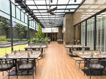 One World Hotel