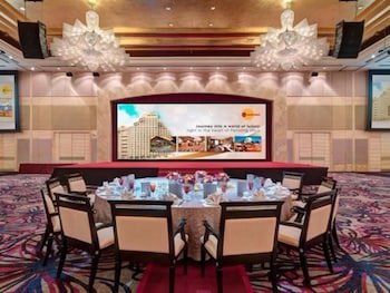 One World Hotel