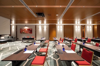 One World Hotel