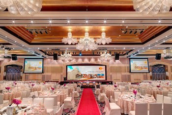 One World Hotel