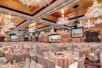 One World Hotel