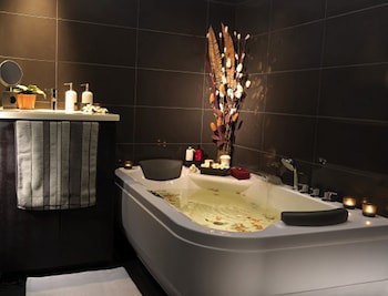 One World Hotel