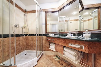 Carlsbad Plaza Medical Spa & Wellness Hotel