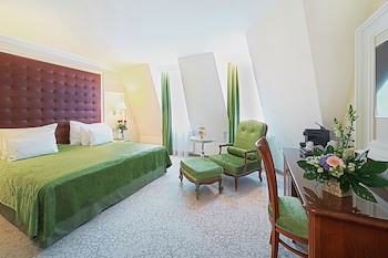 Carlsbad Plaza Medical Spa & Wellness Hotel