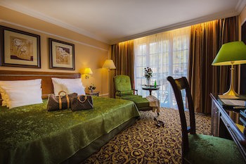 Carlsbad Plaza Medical Spa & Wellness Hotel