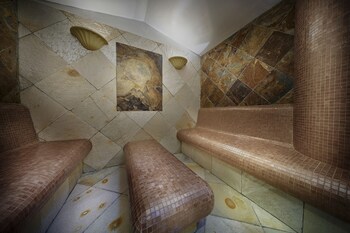 Carlsbad Plaza Medical Spa & Wellness Hotel