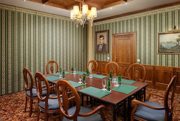 Carlsbad Plaza Medical Spa & Wellness Hotel