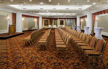 Carlsbad Plaza Medical Spa & Wellness Hotel