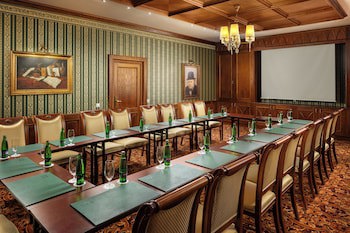 Carlsbad Plaza Medical Spa & Wellness Hotel