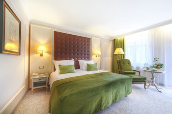 Carlsbad Plaza Medical Spa & Wellness Hotel