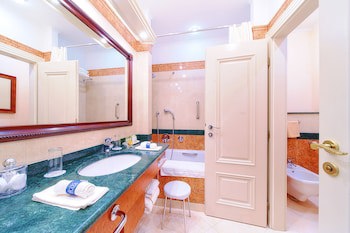 Carlsbad Plaza Medical Spa & Wellness Hotel