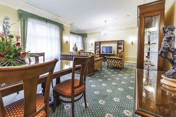 Carlsbad Plaza Medical Spa & Wellness Hotel