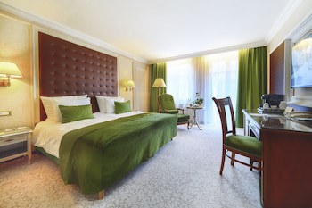Carlsbad Plaza Medical Spa & Wellness Hotel