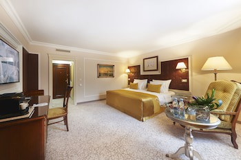 Carlsbad Plaza Medical Spa & Wellness Hotel
