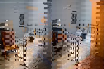 Porfyrios Country House