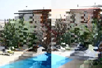 Porfyrios Country House