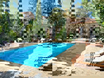 Porfyrios Country House