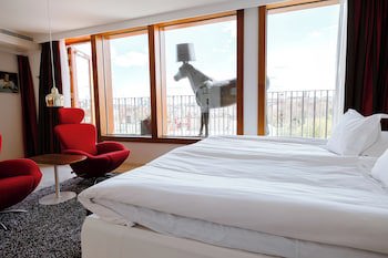 Avalon Hotel