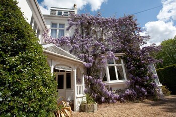 Fines Bayliwick Hotel