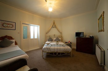 Fines Bayliwick Hotel