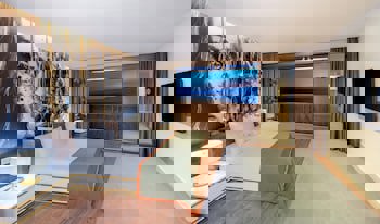 Nirvana Cosmopolitan