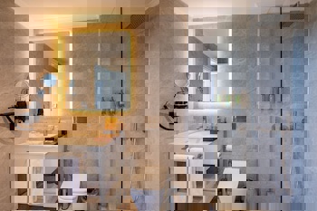 Nirvana Cosmopolitan